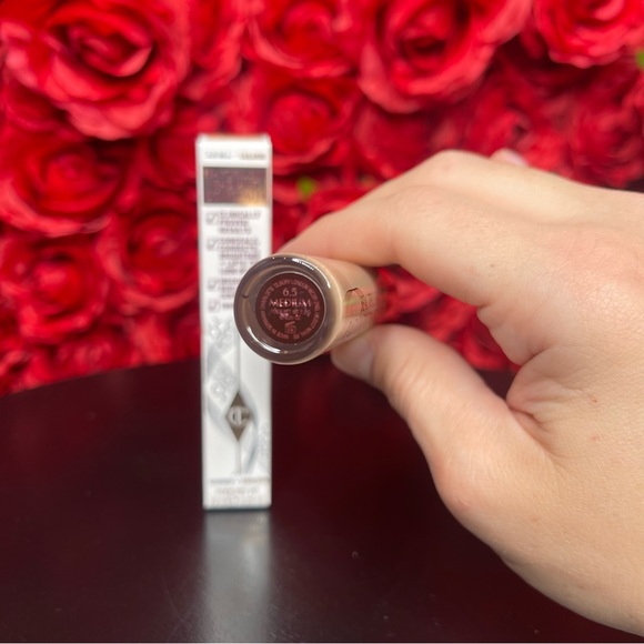 Charlotte Tilbury Beautiful Skin Radiant Concealer - Picture 4 of 8